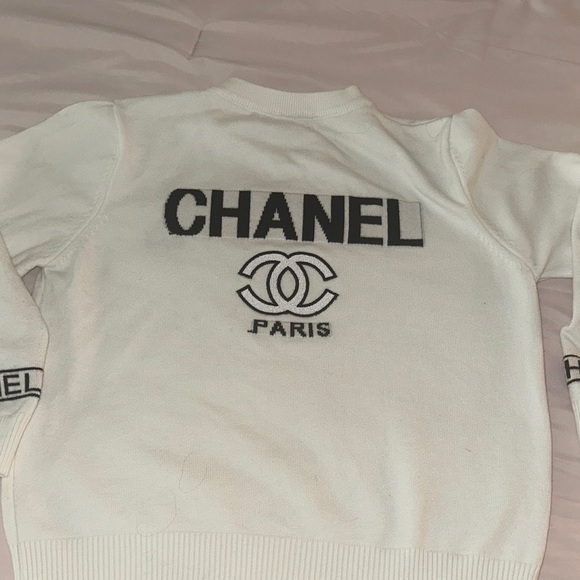 CHANEL Ivory Sweater with Iconic Logo - Picture 4 of 5
